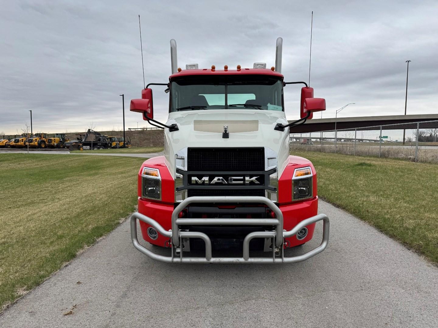 2023 Mack Anthem in Ankeny, IA — photo 2